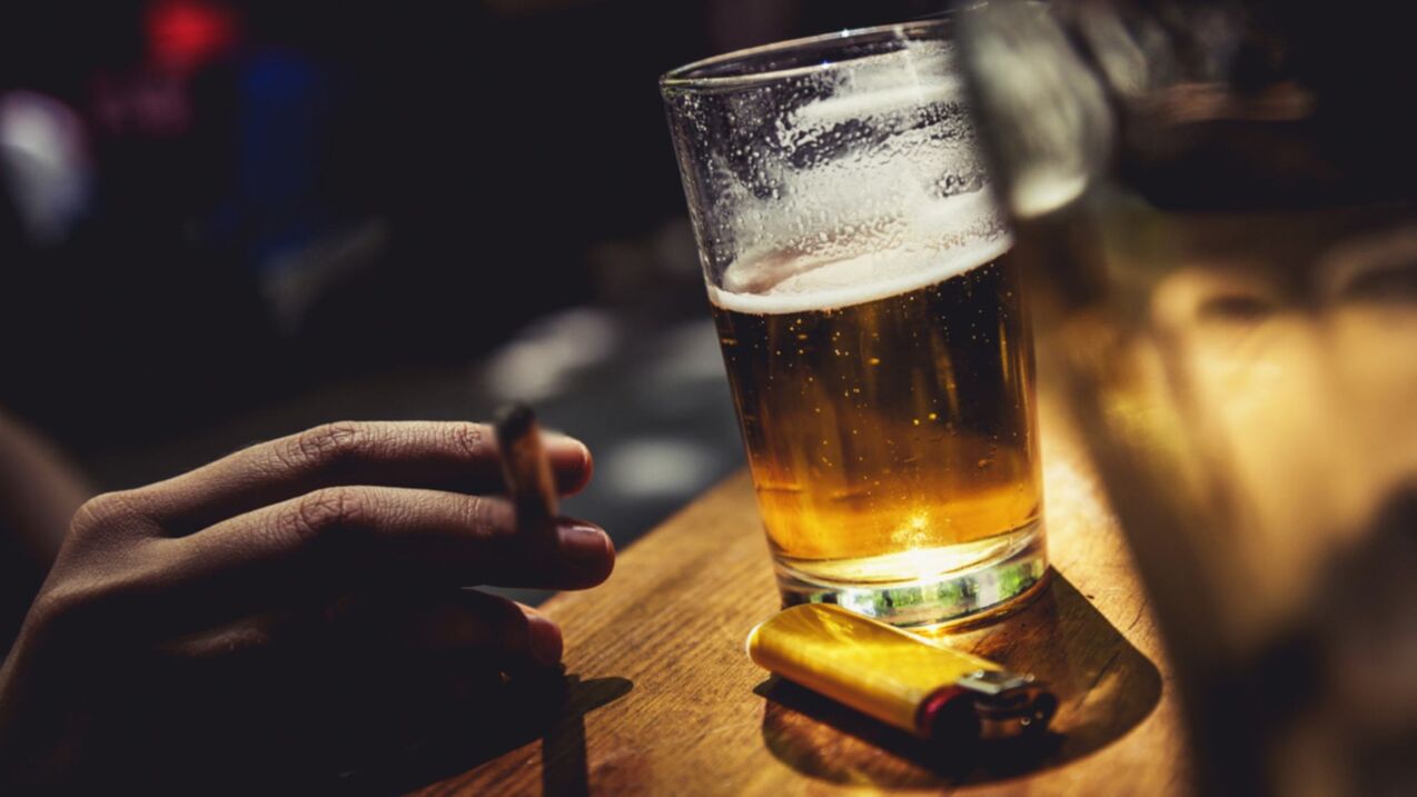 Fumar e alcol como causas da presión arterial alta